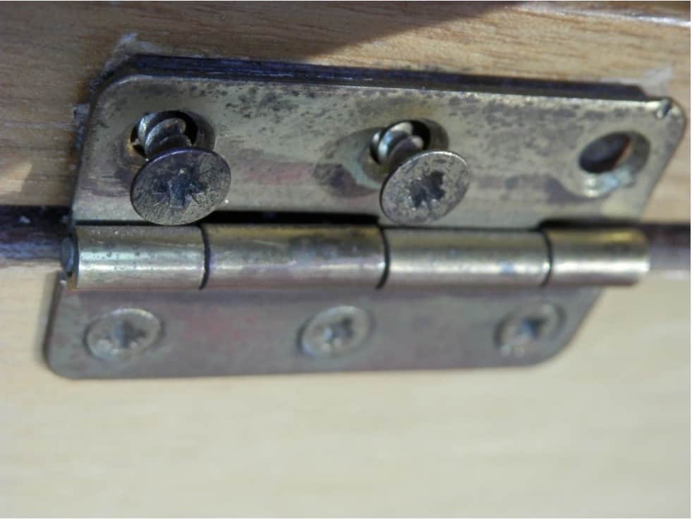 How to Fix And Replace A Broken Hinge - loose screws
